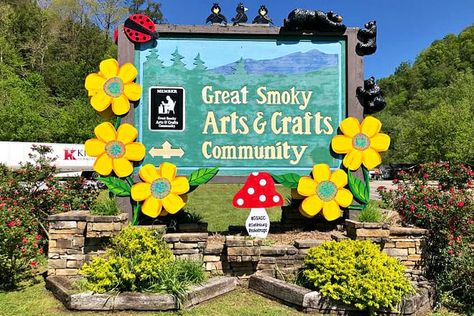 Hotels Near Gatlinburg Arts & Crafts Community | Black Bear Inn